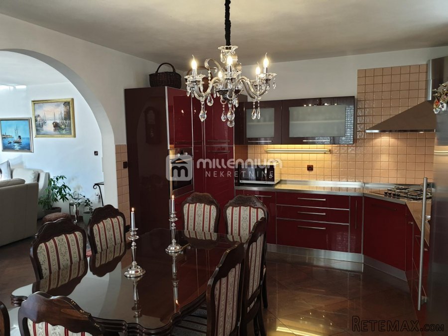 Selce, 344m2, samostojeća kuća s tri stana i bazenom - 7