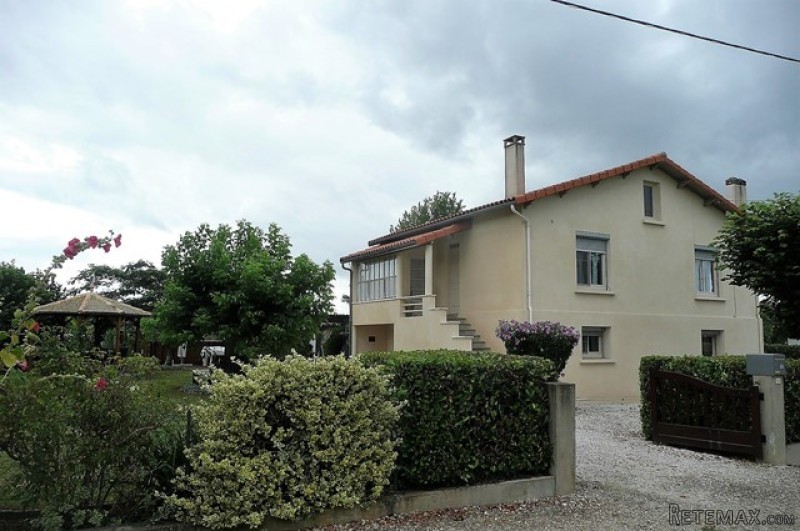 Villa With Off-Road Parking And Garage..