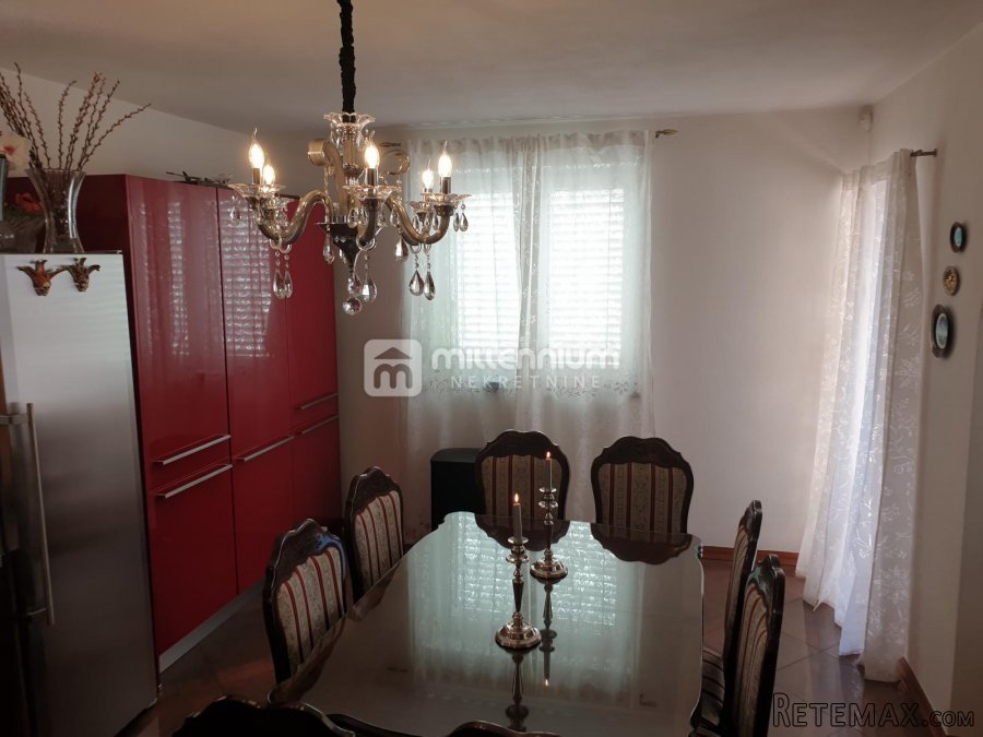 Selce, 344m2, samostojeća kuća s tri stana i bazenom - 8