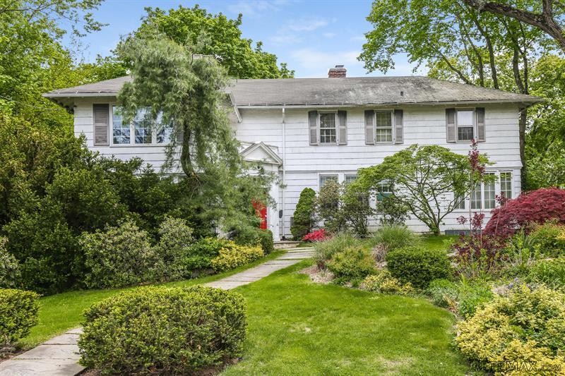 6 bedroom House For Sale: 50 Greenacres.. - 2