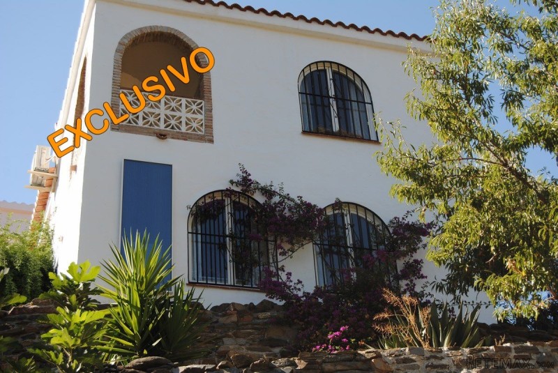 Country Houses for Sale in Competa..