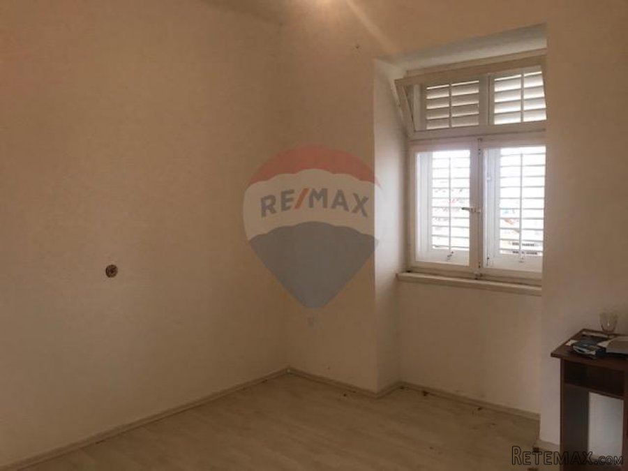 Otok Krk, Dobrinj, autohtona samostojeća kuća, 150 m2, s pog - 10