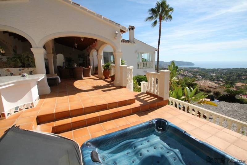 Exclusive 4 bedroom villa with sea views - 2