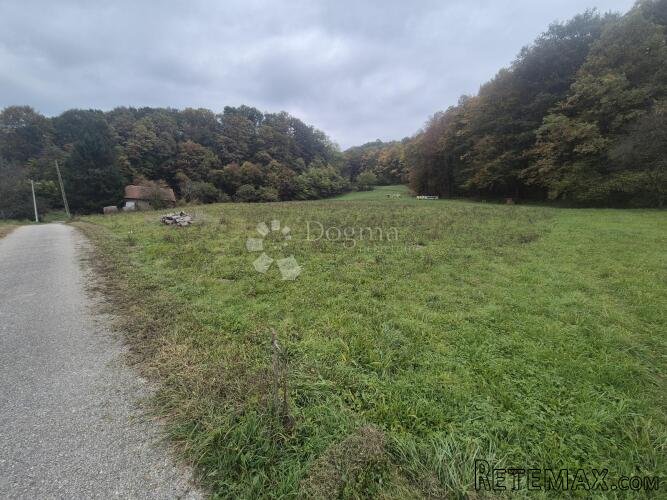 Građevinsko zemljište 1.300m² na izvrsnoj lokaciji nadomak Z