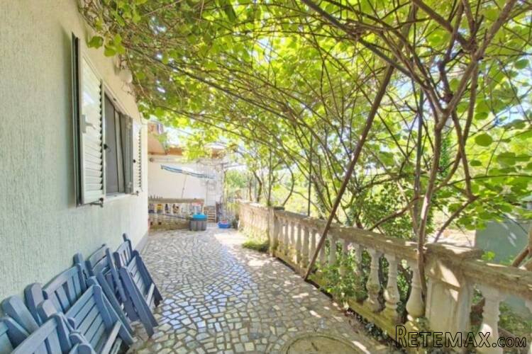 Kuća sa čak 1500 m2 vrta - grad Krk - 2