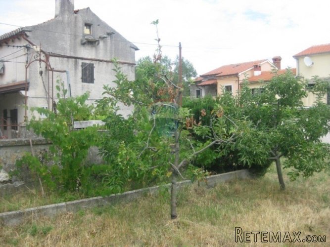 Istarska kuća s velikom okućnicom