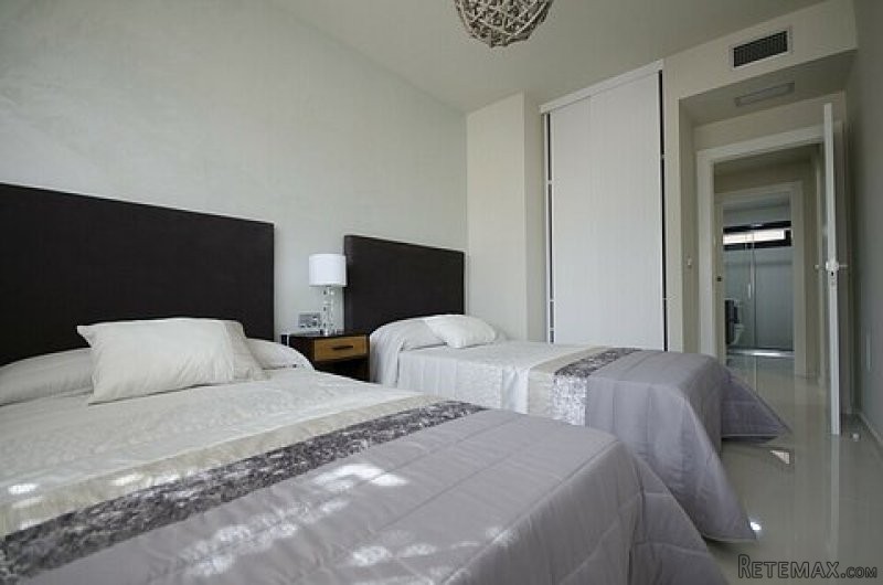 * LUXURY NEW 3 BED PENTHOUSE APARTMENTS - 2