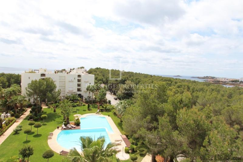Spacious penthouse with sea views near.. - 2