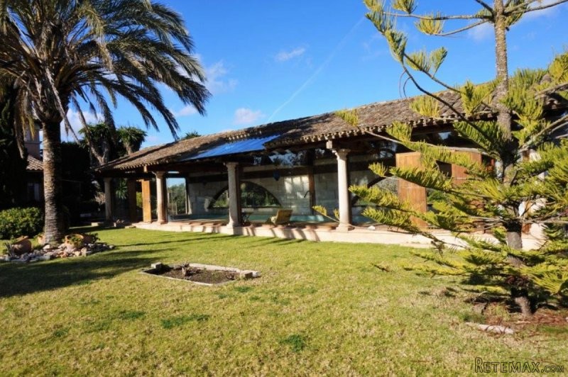 Great country estate with main house.. - 2