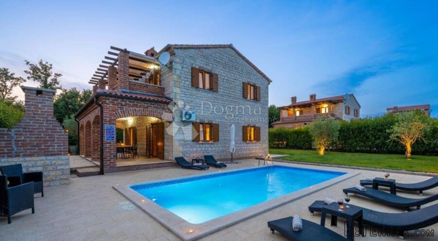 Prekrasna vila s bazenom – Idealna prilika za investiciju! - 2