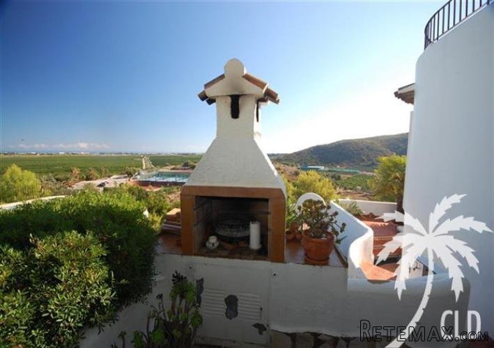 Fantastic views from this pretty semi-detached house on.. - 3
