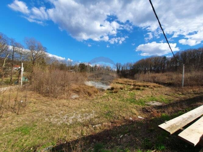 Jelenje - Zemljište za višestambenu izgradnju 1757 m2