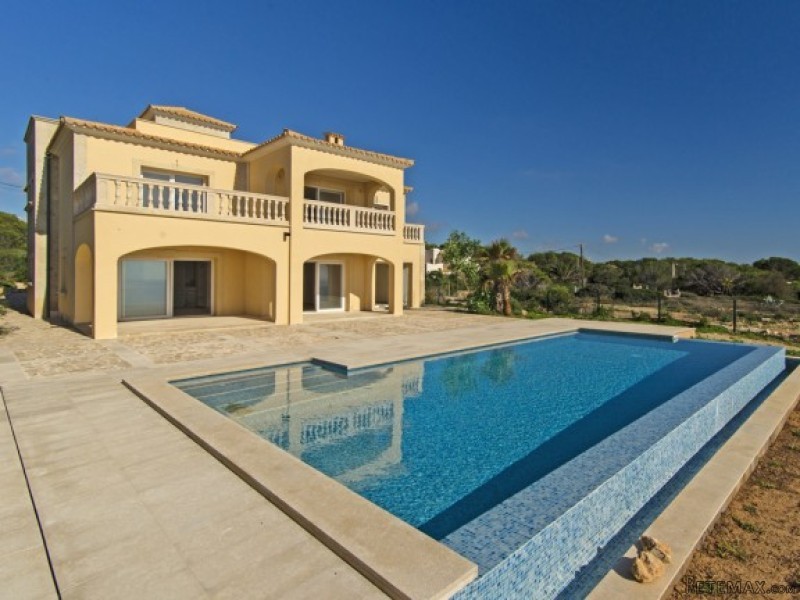 Mediterranean Villa Firstline To The Sea