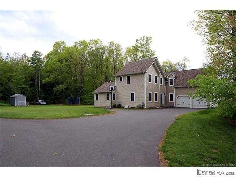 3 Bedrooms - Colonial - CT - For Sale