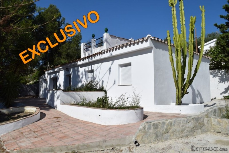 Country Houses for Sale in Vinuela..