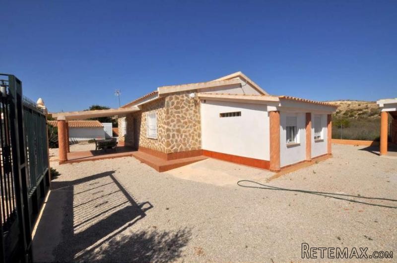Casa Jutta - 3 Bed Villa in Gated..