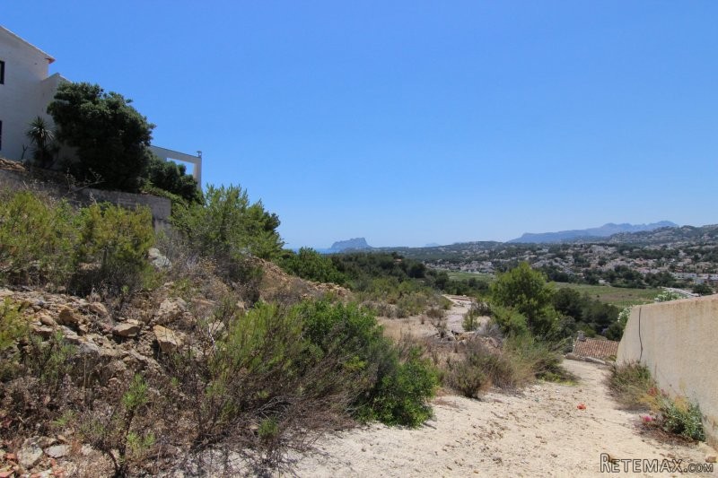 Large building plot with fabulous sea..