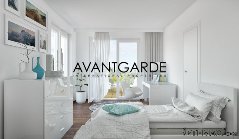 Spacious top floor apartment - 2