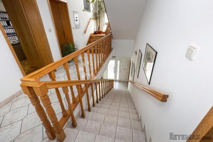 PRODAJE SE POSLOVNA ZGRADA – 1572 m² + DVORIŠTE 1236 m² - 2