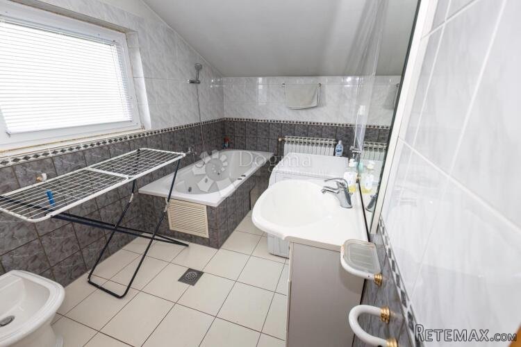 PRODAJE SE POSLOVNA ZGRADA – 1572 m² + DVORIŠTE 1236 m² - 3