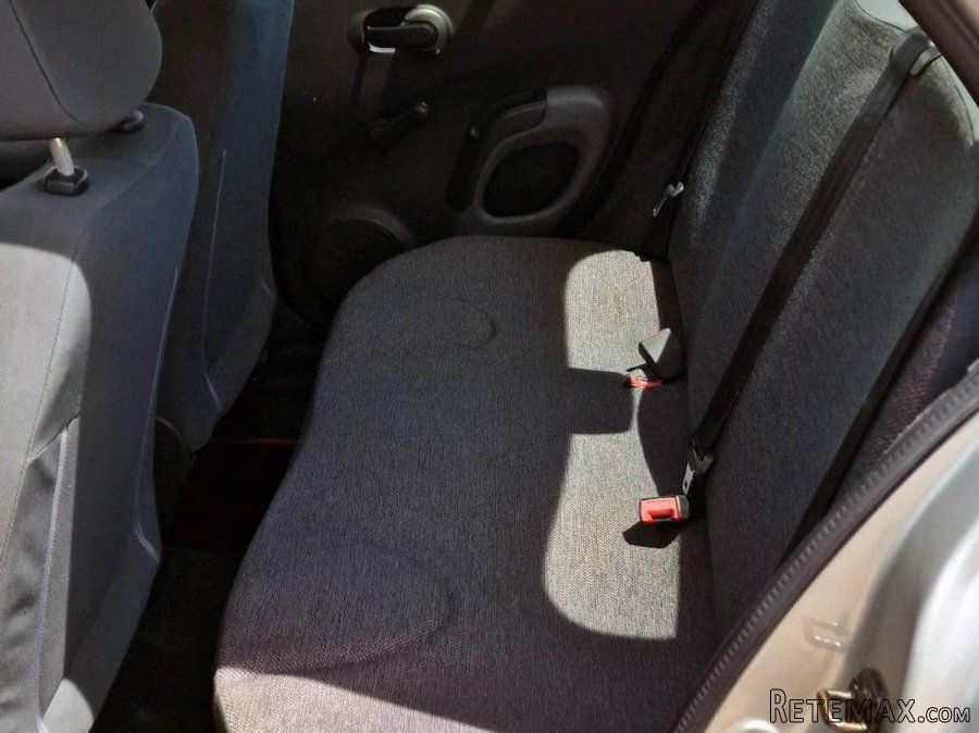 Nissan Micra 1.2 L - 5