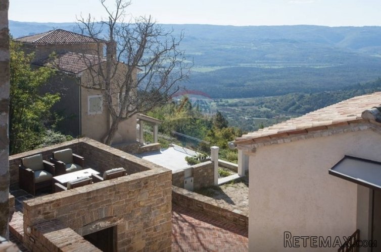 Istra,predivna kamena vila okružena životopisnim krajolikom - 4