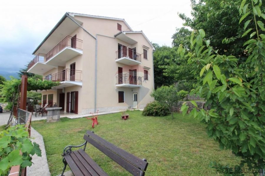 Ičići -Kuća sa 3 stana