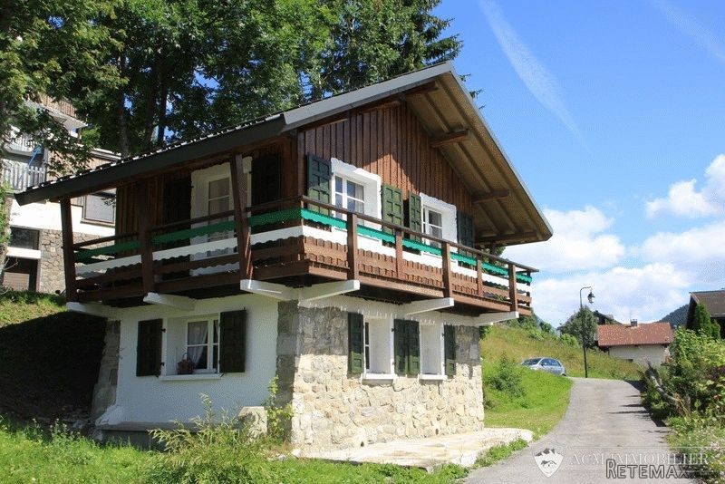 Traditional Little 2 Bedroom Chalet..