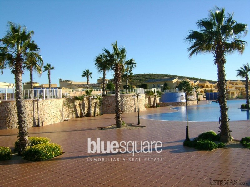 Well presented 2 bedroom apartment with.. - 2