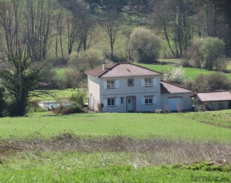 Country house in bucolic setting, pool..