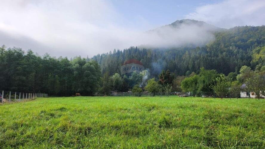 Građevinsko zemljište uz Kupu, 1931 m2