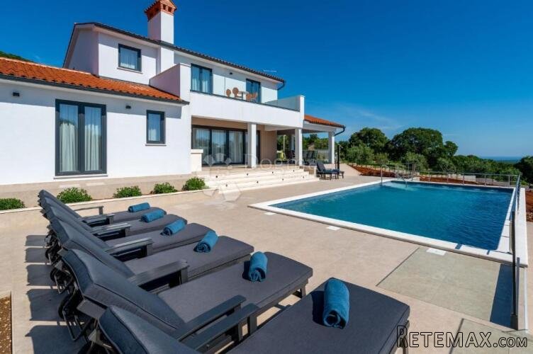 PREKRASNA VILLA S BAZENOM,POMĆNIM OBJEKTOM I POGLEDOM NA MOR