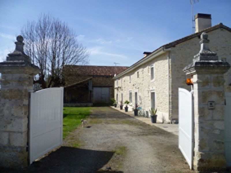 Spacious Renovated Stone House; Gym &..