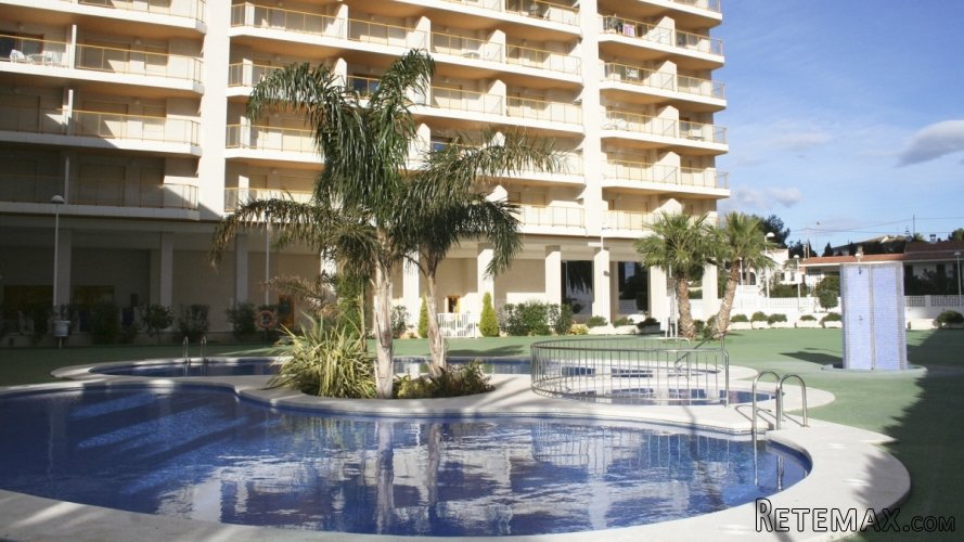 Los apartamentos se ubican en Calpe, en un complejo..