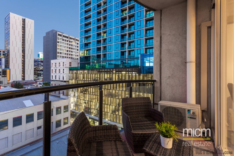 Dockside Tower Apartment Has It All -..