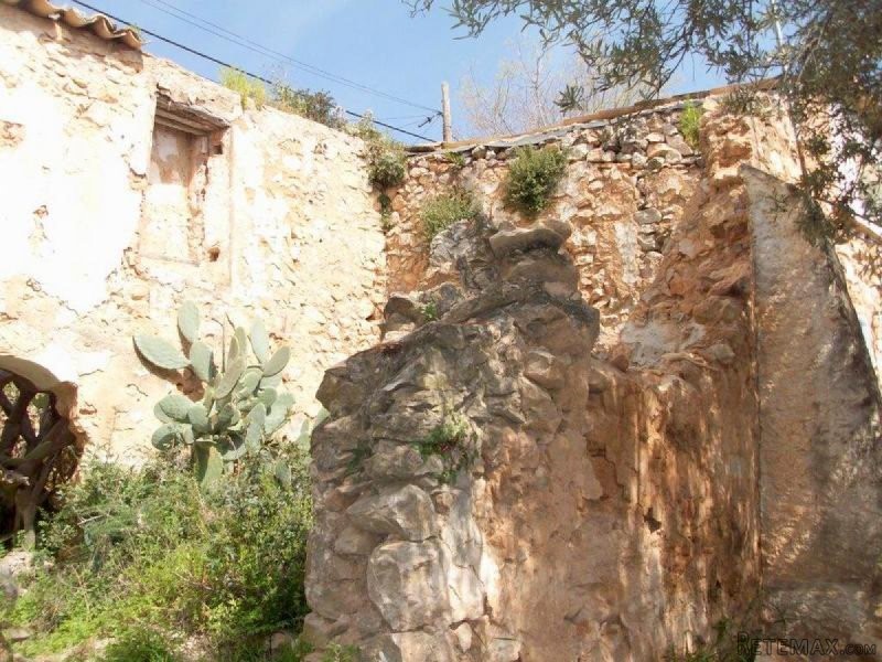 Fantastic plot with a ruine suitable.. - 2