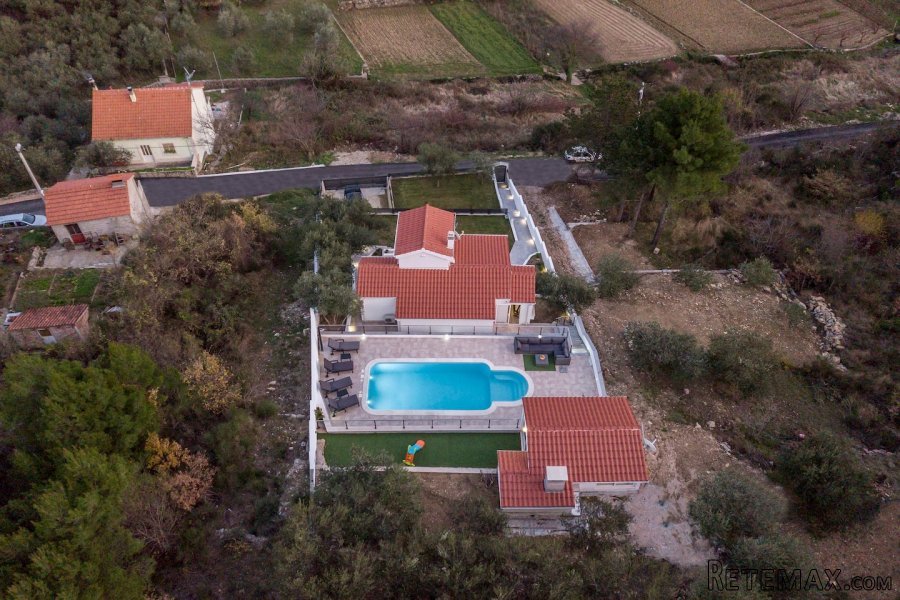 Prodaje se prekrasna kuća u blizini Omiša - 8