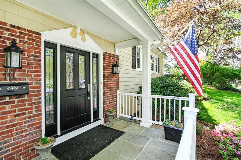 6 bedroom House For Sale: 111 Barton.. - 2