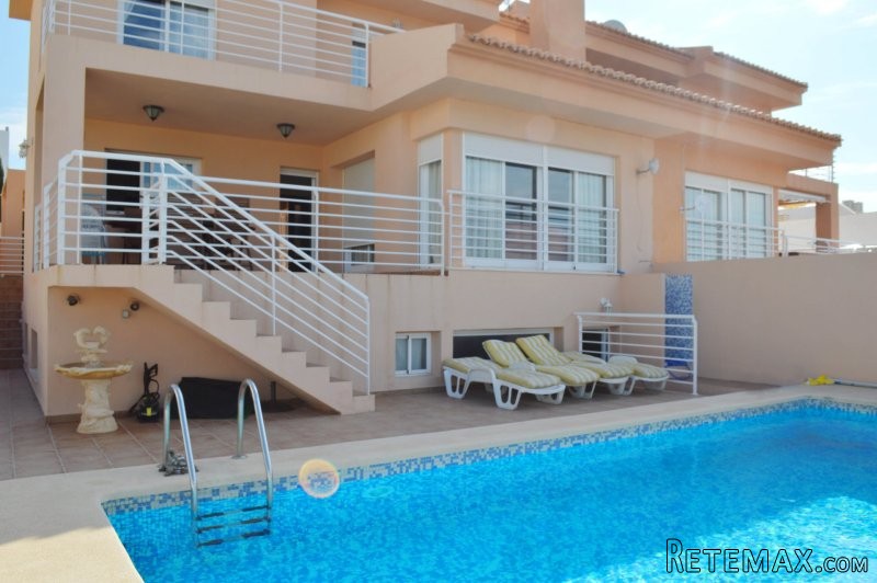 Semi-detached villa with panoramic views