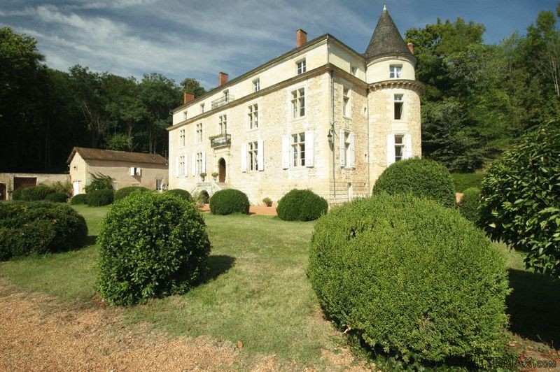 Proud Perigordine Chateau, Perigueux.. - 2
