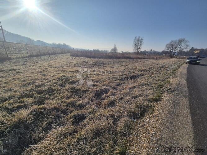 Poljoprivredno zemljište 623m² na tranzitnoj lokaciji