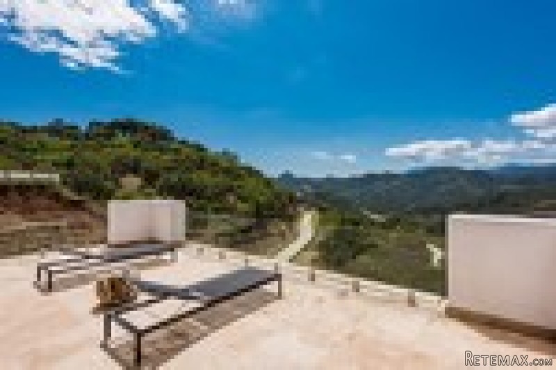 4 Bedrooms - Villa - Malaga - For Sale