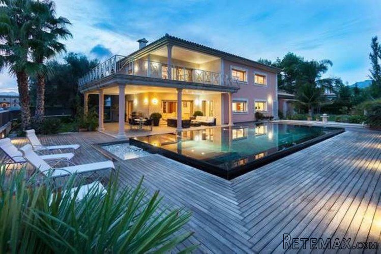 Impressive modern villa in the residential area of..