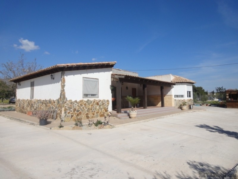 4 Bed 2 Bath With Pool In Crevillente - 2