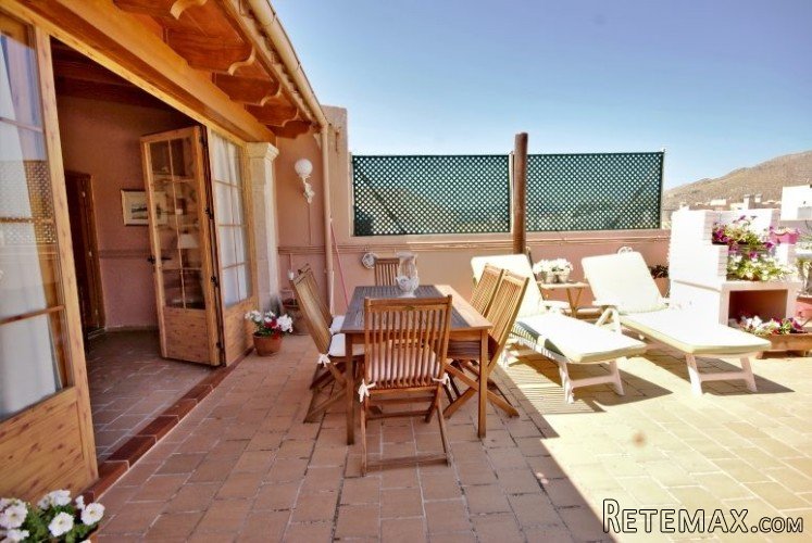 Very nice duplex apartment in the area Boquer. It consists..