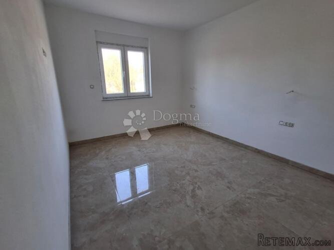 Dvosobni apartman u novogradnji na top lokaciji u Barbatu - 2