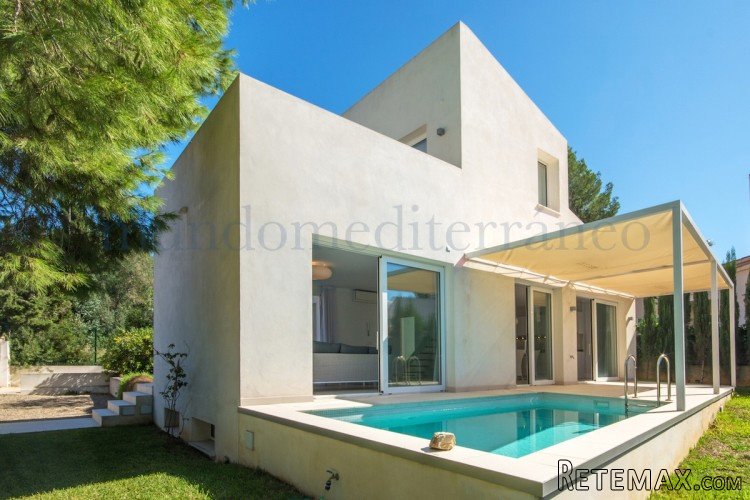 Modern two storey house of 405 m2, located in the area of..