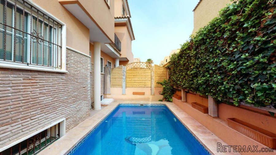 Precioso chalet adosado en primera línea con vistas al mar.. - 2