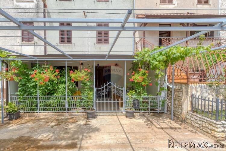 Apartmanska kuća u blizini Novigrada