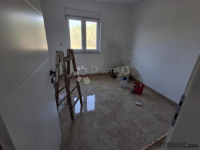 Dvosobni apartman u novogradnji na top lokaciji u Barbatu - 3